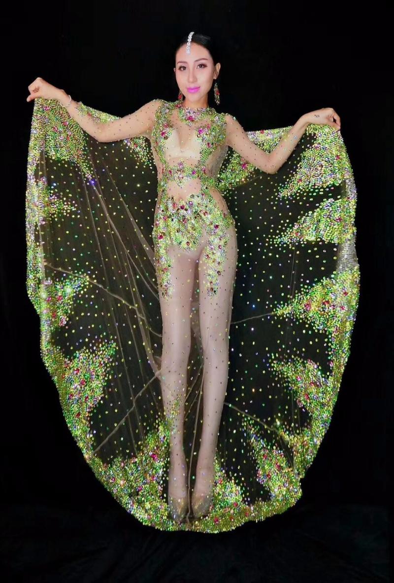 Customize Crystals Respective Long Train Dress Super luxurious Big Tail Dress Evening Costume Wedding Celebrate DJ, As piceure
Customize Crystals Respective Long Train Dress Super luxurious Big Tail Dress Evening Costume Wedding Celebrate DJ, As piceure