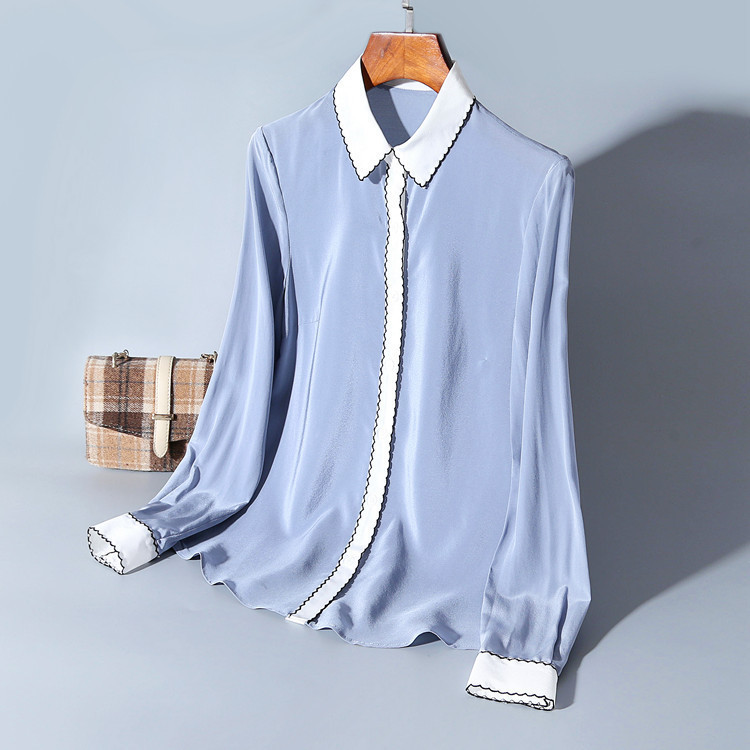 2020 Contrast New Silk Amendment Shirt of Women's Breasted Fashion Top Style European and Cardigan Buti, Blue.
2020 Contrast New Silk Amendment Shirt of Women's Breasted Fashion Top Style European and Cardigan Buti, Blue.