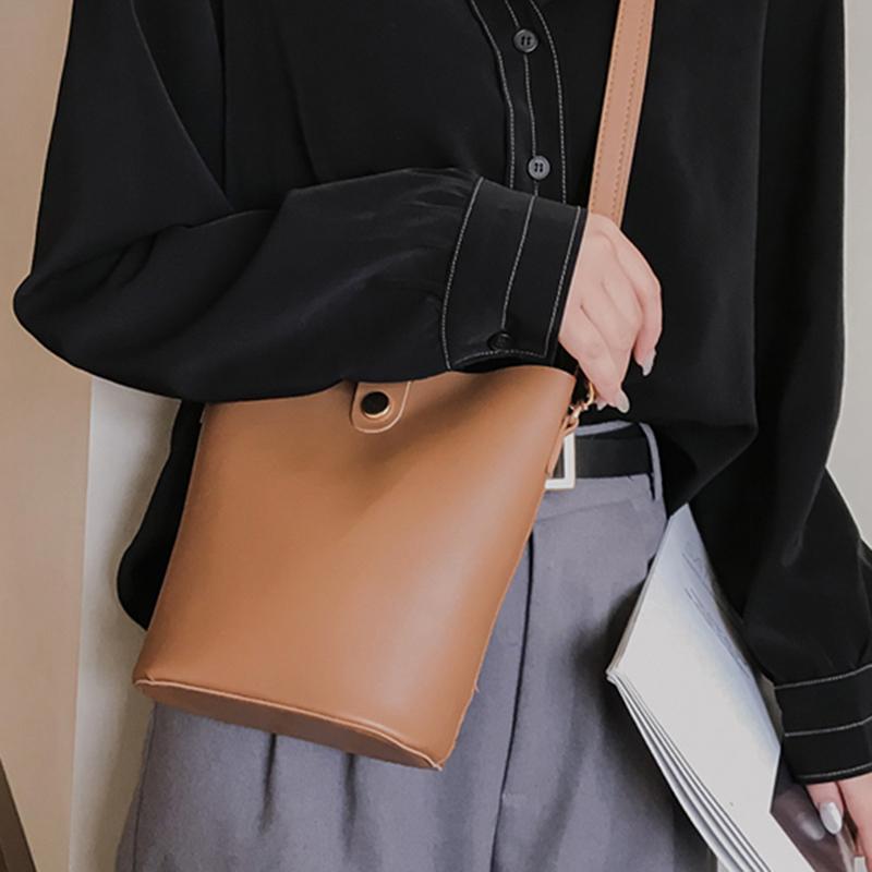 2021 Fashion Women PU Shoulder Messenger Bag Casual Solid Female Bucket Bag Crossbody Handbag Simple Wild Tote Phone Coin Purse, Khaki
2021 Fashion Women PU Shoulder Messenger Bag Casual Solid Female Bucket Bag Crossbody Handbag Simple Wild Tote Phone Coin Purse, Khaki