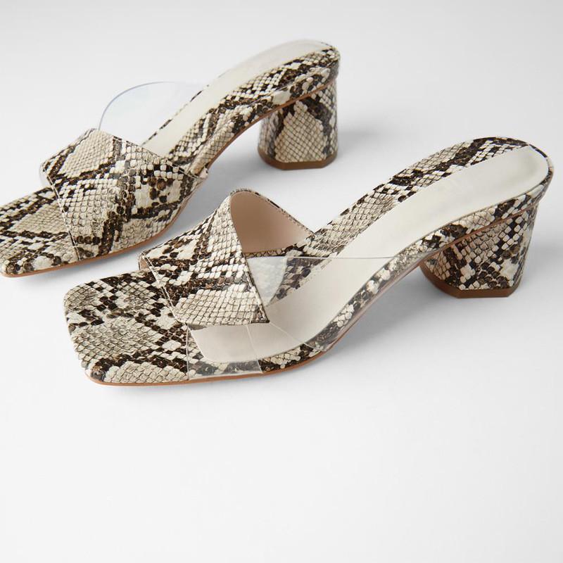 High-Heeled Shoes Lady Low Slippers Casual Snakeskin Black Sandals Flock Square heel Rubber Flip Flops Mules For Women 2021
High-Heeled Shoes Lady Low Slippers Casual Snakeskin Black Sandals Flock Square heel Rubber Flip Flops Mules For Women 2021