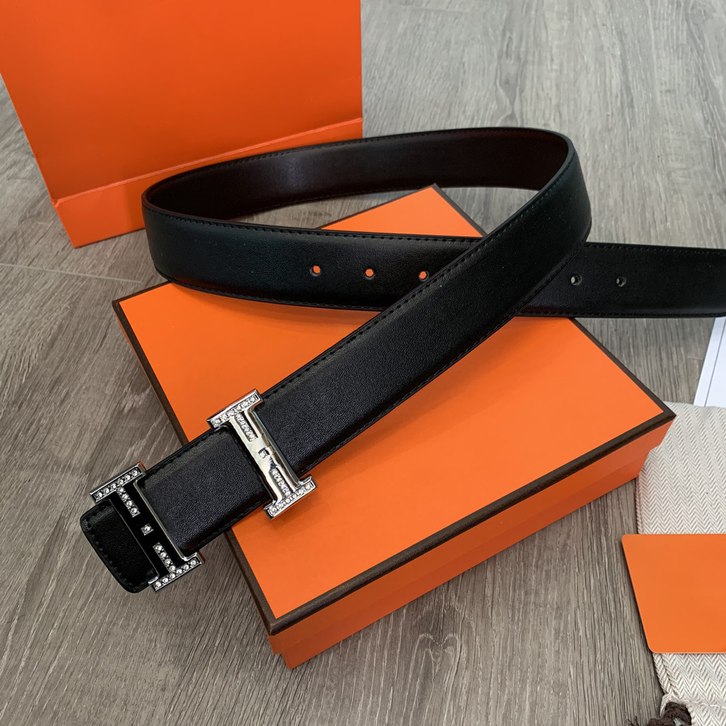 Luxurys designers belt Leather for women Fashion belts high quality gold silver smooth buckle classic style women beautiful wide 3.8cm good nice, Black
Luxurys designers belt Leather for women Fashion belts high quality gold silver smooth buckle classic style women beautiful wide 3.8cm good nice, Black