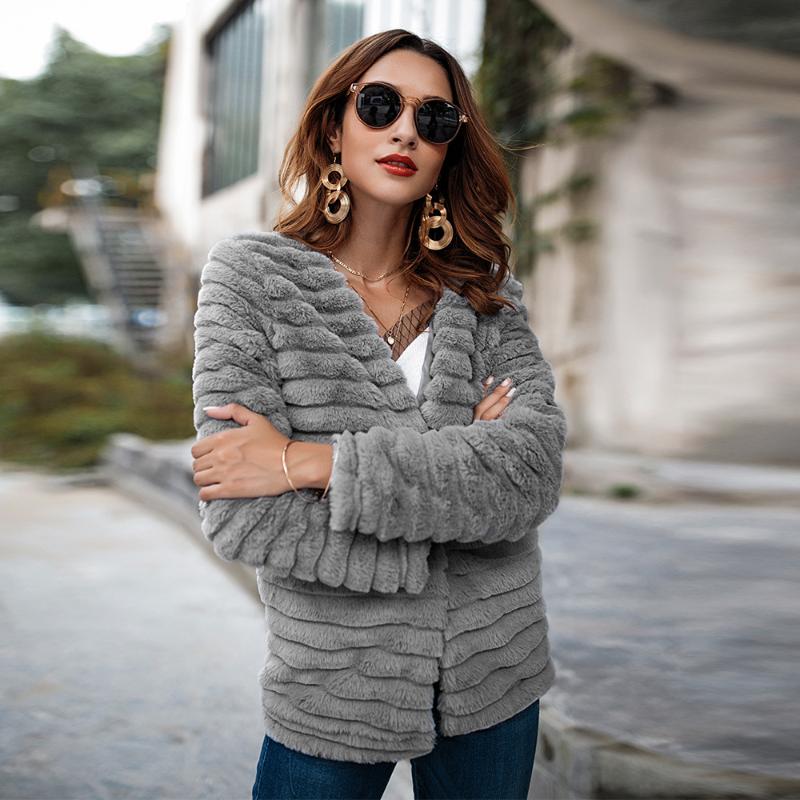 Fur Coat Women Winter Top Fashion Elegant Thick Warm Outerwear Fake Fur Woman Jacket Without Cardigan Outerwear Women Clothe, Gray
Fur Coat Women Winter Top Fashion Elegant Thick Warm Outerwear Fake Fur Woman Jacket Without Cardigan Outerwear Women Clothe, Gray