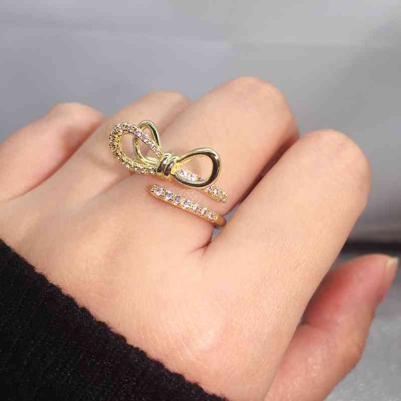 HOT Selling women Swarovs Light Luxury Fashion Celebrity Zircon Bow Ring with Opening Plated Real Gold and Color Preserving Index Finger ki
HOT Selling women Swarovs Light Luxury Fashion Celebrity Zircon Bow Ring with Opening Plated Real Gold and Color Preserving Index Finger ki
