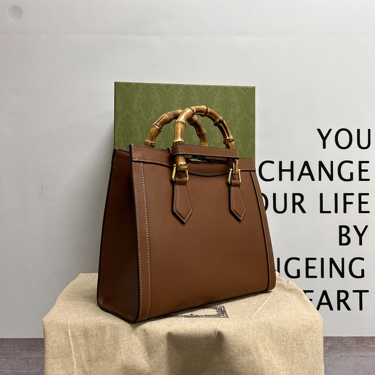 Original Quality 27CM Bamboo Small Tote Bag Designer Women Shoulder handbags Luxuries Designers Cross Body Bags With Box G100, White
Original Quality 27CM Bamboo Small Tote Bag Designer Women Shoulder handbags Luxuries Designers Cross Body Bags With Box G100, White