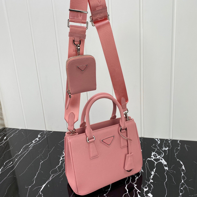 Hot sale high quality Fashion women shoulder bag Genuine Leather Chest pack lady Tote handbags presbyopic purse messenger crossbody bag
Hot sale high quality Fashion women shoulder bag Genuine Leather Chest pack lady Tote handbags presbyopic purse messenger crossbody bag