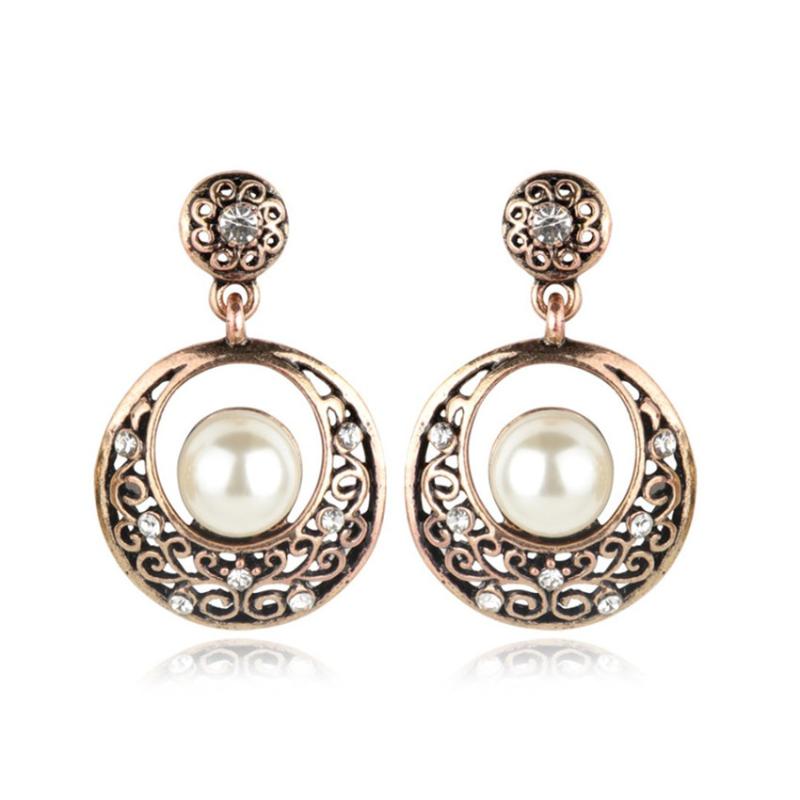FYJS Unique Gold Color Round Hollow with Pearls Stud Earrings for Women Vintage Style Jewelry
FYJS Unique Gold Color Round Hollow with Pearls Stud Earrings for Women Vintage Style Jewelry