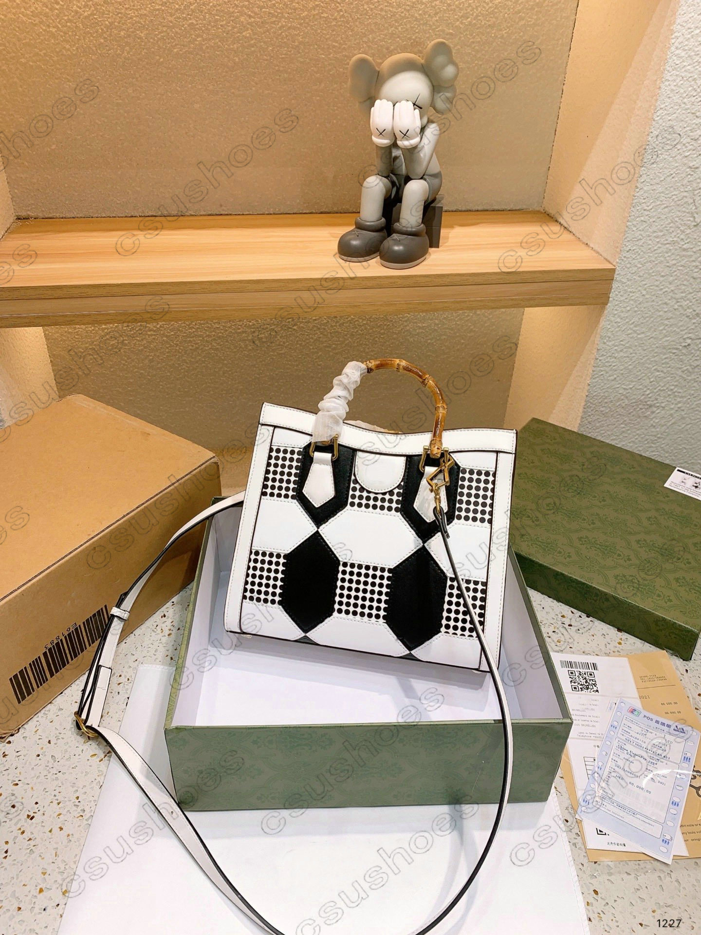 Diana Bamboo Ophidia Serpentine Stitching Tote Bag Ostrich Python Beige Canvas Leather Vintage Shoulder Italy Brand Womens Designer Handbag Bags 655658 660195, No bag
Diana Bamboo Ophidia Serpentine Stitching Tote Bag Ostrich Python Beige Canvas Leather Vintage Shoulder Italy Brand Womens Designer Handbag Bags 655658 660195, No bag