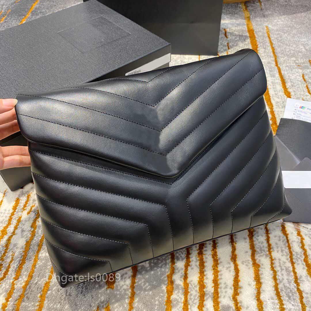 Top quality Fashion Designer Shoulder Bag Matelasse Calfskin Y-Quilted Crossbody bags Leather And Grosgrain Lining Large-capacity handbag three sizes, Black + silver buckle
Top quality Fashion Designer Shoulder Bag Matelasse Calfskin Y-Quilted Crossbody bags Leather And Grosgrain Lining Large-capacity handbag three sizes, Black + silver buckle
