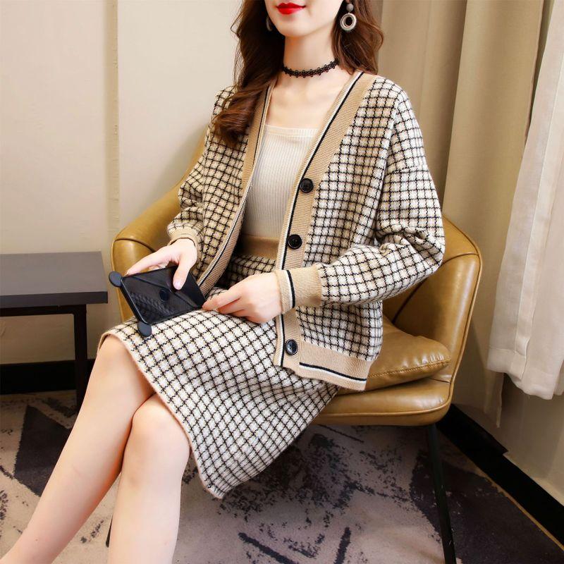 Grid is sweater knitting cardigan suit Japanese autumn new little v-neck long-sleeve joker female to wear suits, See chart
Grid is sweater knitting cardigan suit Japanese autumn new little v-neck long-sleeve joker female to wear suits, See chart