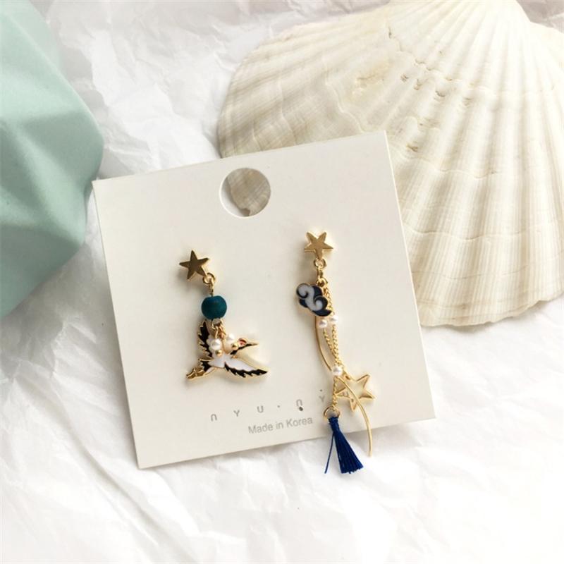 Fashion lady cute cartoon cranes asymmetric clouds stud earrings earrings creative women geometric jewelry accessories
Fashion lady cute cartoon cranes asymmetric clouds stud earrings earrings creative women geometric jewelry accessories