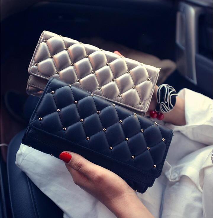 Factory sales brand handbag leather wallet cover double personality hand fashion women classic Argyle rivet Wallets Purse embroidered lin, Black(printing box )
Factory sales brand handbag leather wallet cover double personality hand fashion women classic Argyle rivet Wallets Purse embroidered lin, Black(printing box )