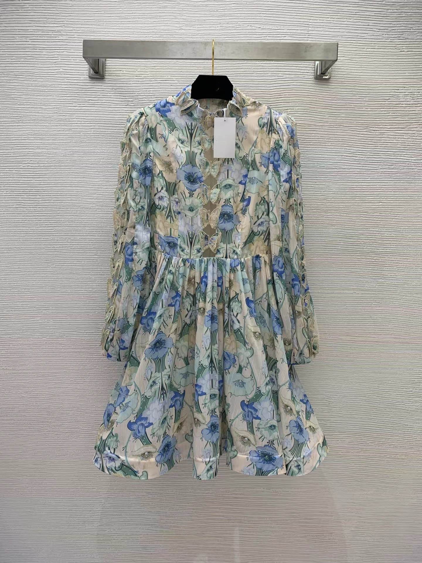 Milan Runway Dress 2022 Spring Summer Stand Collar Lantern Sleeve Panelled Designer Dresses Brand Same Style Dress 0217-14, Picture color
Milan Runway Dress 2022 Spring Summer Stand Collar Lantern Sleeve Panelled Designer Dresses Brand Same Style Dress 0217-14, Picture color