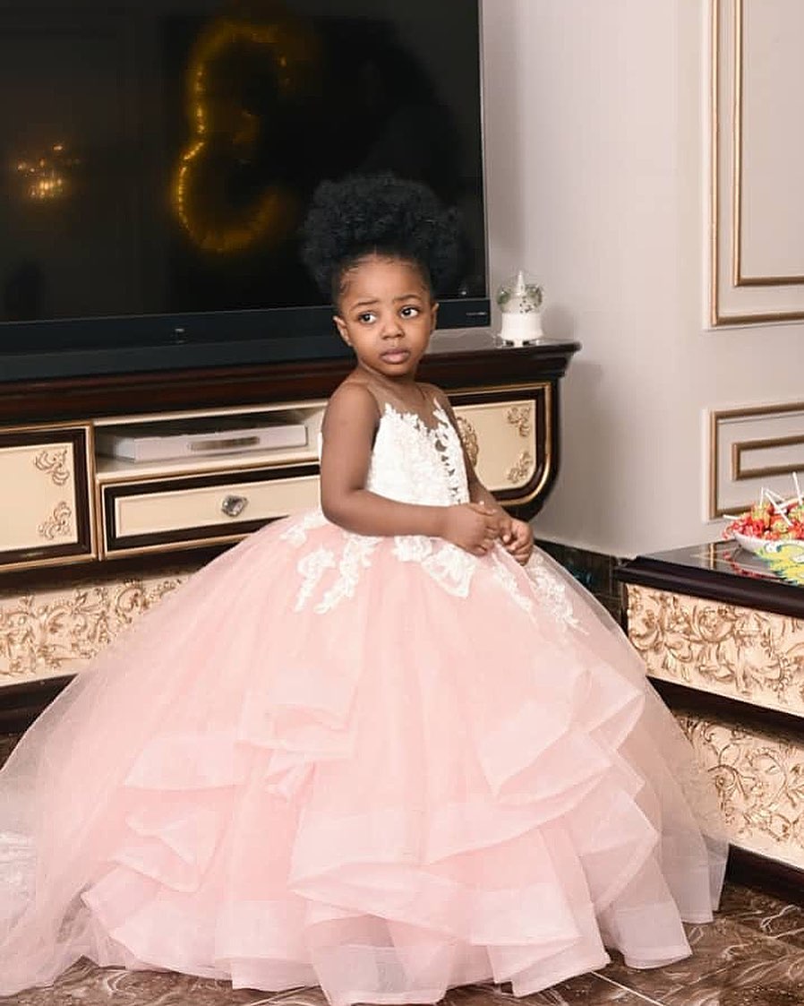 2020 Pink Lace Flower Girl Dresses Sheer Neck Tiers Ball Gown Little Girl Wedding Dresses Cheap Communion Pageant Dresses Gowns F31845