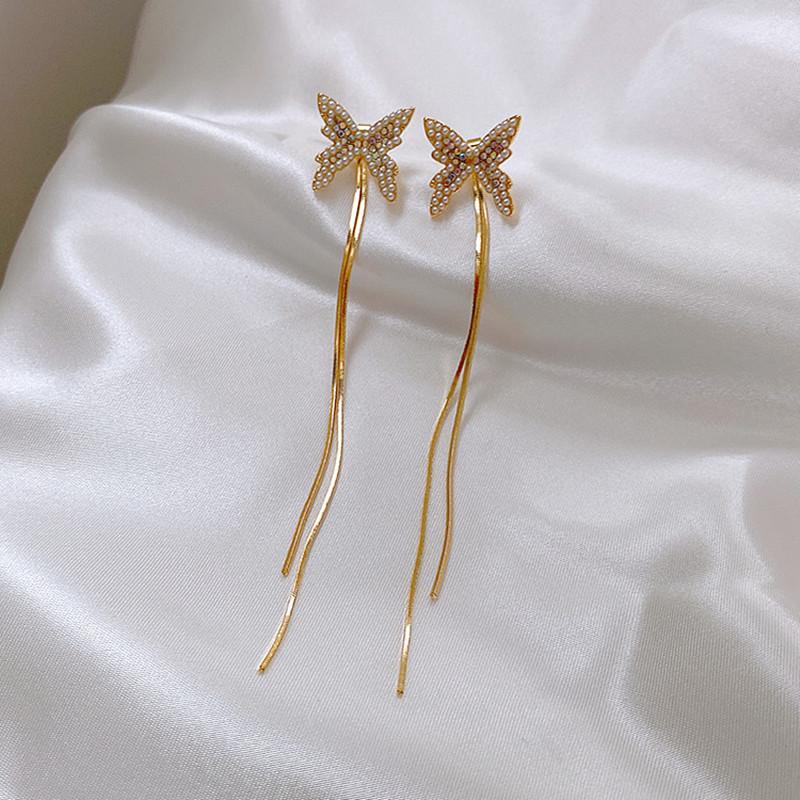 High-end butterfly Stud Female 2020 new personality Butterfly crystal leaf drop earrings woman dazzles Christmas presents 
High-end butterfly Stud Female 2020 new personality Butterfly crystal leaf drop earrings woman dazzles Christmas presents