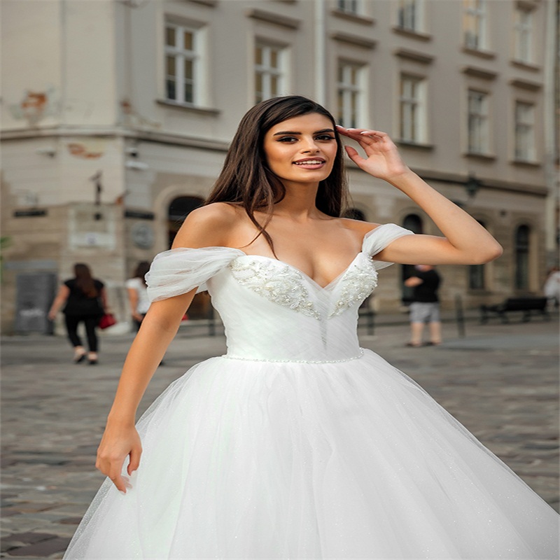 Elegant A-Line Wedding Dresses Beads Design Custom Made Lace Applique Bohemian Bridal Gowns Sexy off Shoulder Sleeveless Vestidos De Novia