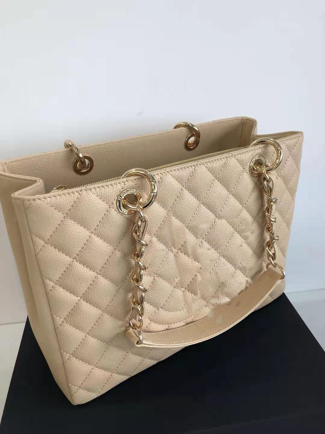 Genuine leather handbags 2021 new European and American style chain bag top layer cowhide single shoulder messenger bag Fashion Designe
Genuine leather handbags 2021 new European and American style chain bag top layer cowhide single shoulder messenger bag Fashion Designe