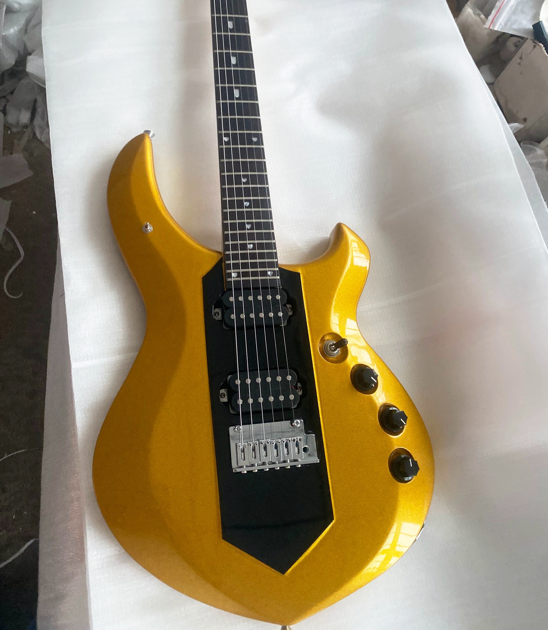 Custom Shop Ernie Ball Music Man John Petrucci Majesty Metal Gold Electric Guitar Tremolo Bridge, Active Pickups Free Shipping
Custom Shop Ernie Ball Music Man John Petrucci Majesty Metal Gold Electric Guitar Tremolo Bridge, Active Pickups Free Shipping