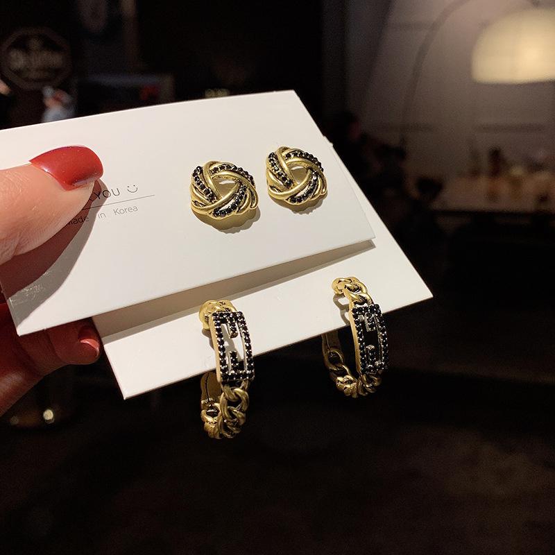 Hoop & Huggie 2021 Korean Black Rhinestone Vintage Earrings For Women Fashion Jewelry Gift Party Oorbellen Pendientes
Hoop & Huggie 2021 Korean Black Rhinestone Vintage Earrings For Women Fashion Jewelry Gift Party Oorbellen Pendientes