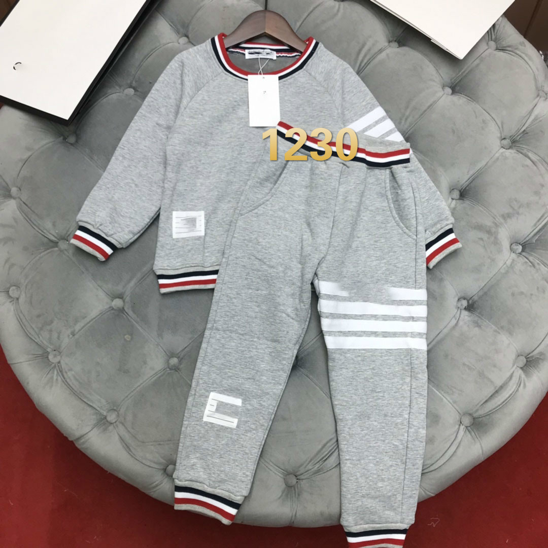 Children's clothing letter round neck plus velvet thick color line color matching casual men and women baby two-piece suit 1230T017, 01
Children's clothing letter round neck plus velvet thick color line color matching casual men and women baby two-piece suit 1230T017, 01
