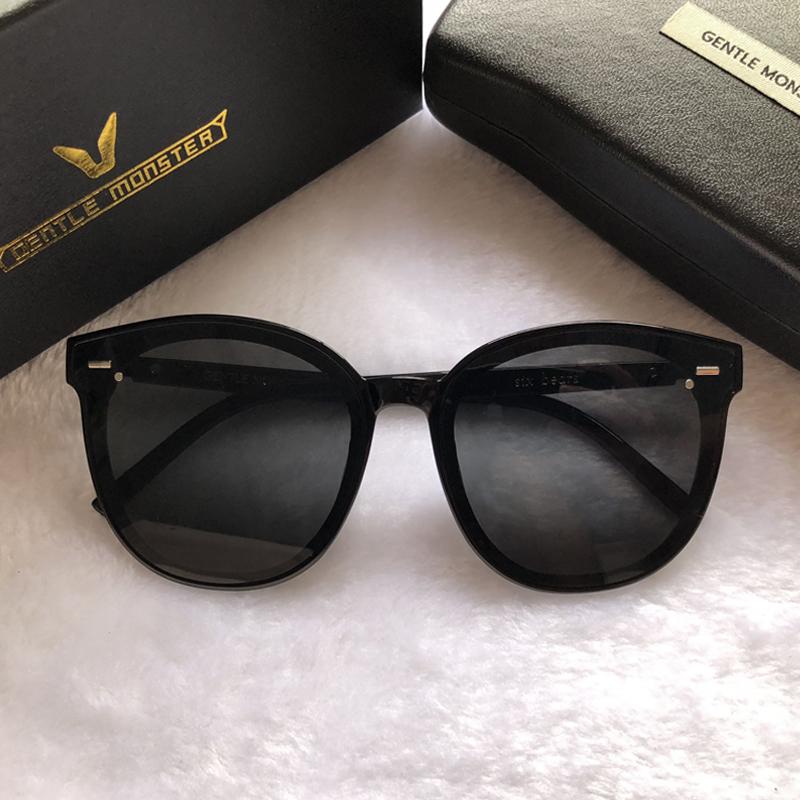 2021 Women Gentle Designer Elegant Sunglasses Fashion Lady Retro Round Frame Sunglass Popular Eyewear Box Package Six Bears
2021 Women Gentle Designer Elegant Sunglasses Fashion Lady Retro Round Frame Sunglass Popular Eyewear Box Package Six Bears