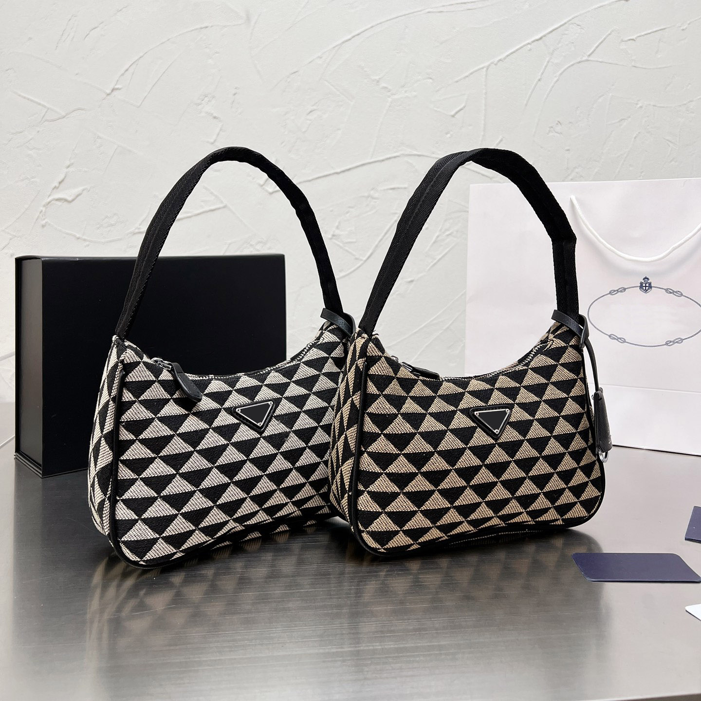 2022ss Retro Woman Bags Hobo Handbags Lady Fashion Denim Composite designers handbag Shoulder Bag Triangular Lattice Crossbody Bag Wallets 22*15cm, Dark color
2022ss Retro Woman Bags Hobo Handbags Lady Fashion Denim Composite designers handbag Shoulder Bag Triangular Lattice Crossbody Bag Wallets 22*15cm, Dark color