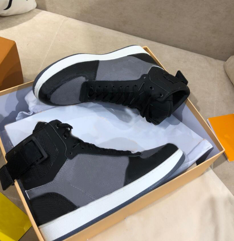 2021 LUXURY men WOMEN sneaker Rivoli sneaker boot casual shoes high top couple sports shoes wholesale vintage Flat trainers, Black
2021 LUXURY men WOMEN sneaker Rivoli sneaker boot casual shoes high top couple sports shoes wholesale vintage Flat trainers, Black