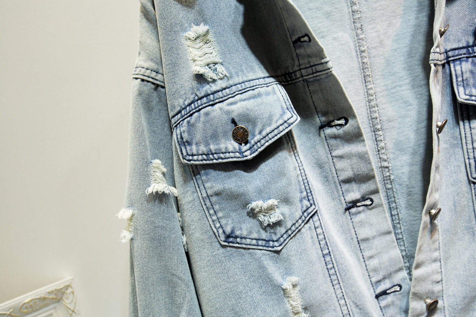 Jvcake Plus Size Women's Loose Denim Jacket Thin Section Fashion Decal Embroidery Pattern Lapel Blue Summer Denim Coat 5XL 201029