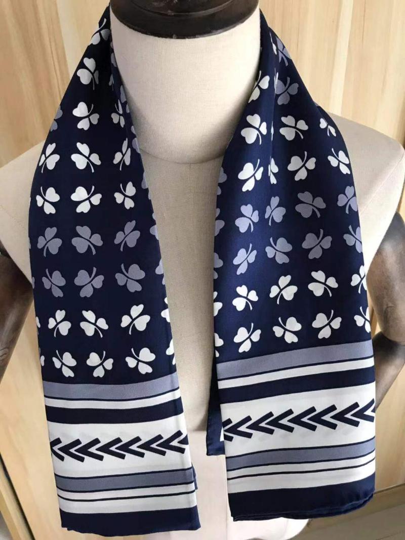 2020 new arrival spring classic leaf 100% silk scarf twill hand made roll 90*90 cm squareshawl wrap for women lady gift
2020 new arrival spring classic leaf 100% silk scarf twill hand made roll 90*90 cm squareshawl wrap for women lady gift