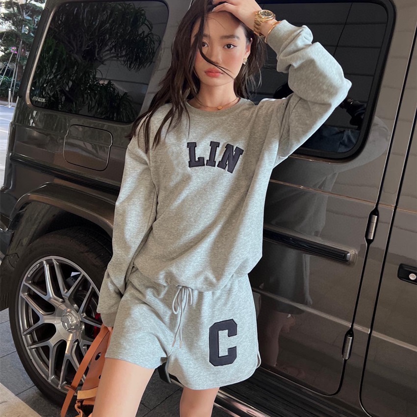 Spring Summer New High Quality Women's Pants Two Piece Long Sleeves Shorts Suit Designer Ce Hoodies Line Sweatshirts Steel Printed Letters Logo Casual Loose Hoodie, Black two piece set
Spring Summer New High Quality Women's Pants Two Piece Long Sleeves Shorts Suit Designer Ce Hoodies Line Sweatshirts Steel Printed Letters Logo Casual Loose Hoodie, Black two piece set