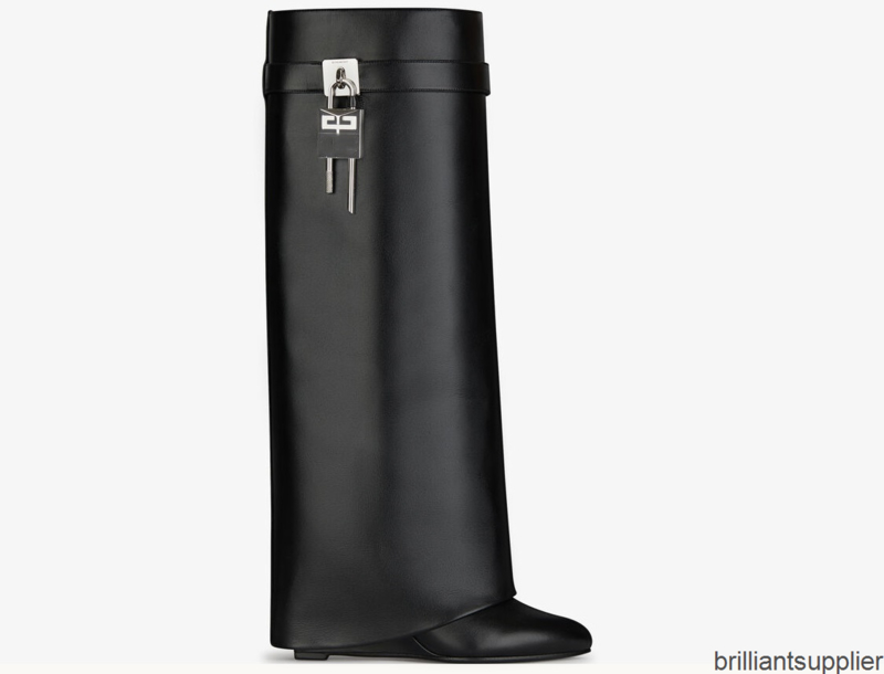 SHARK LOCK Knee boots leather silver and gold finish asymmetrical metal padlock clad wedge almond shaped toe heel height 9cm, Wear stick
SHARK LOCK Knee boots leather silver and gold finish asymmetrical metal padlock clad wedge almond shaped toe heel height 9cm, Wear stick