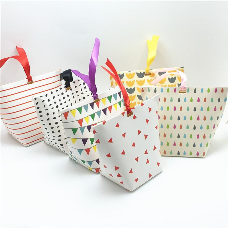 20pcs/Lot European Love Candy Box Nice White Cardboard Gift Packaging Paper Bags 6x6x10cm + Colordul Ribbon
20pcs/Lot European Love Candy Box Nice White Cardboard Gift Packaging Paper Bags 6x6x10cm + Colordul Ribbon