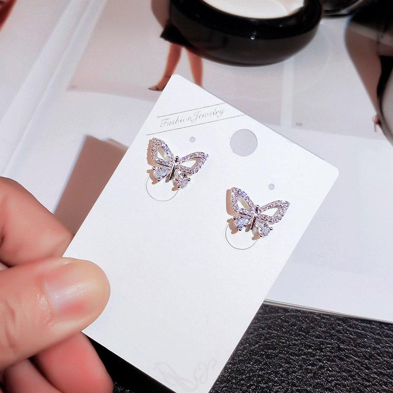 Cute Butterfly Stud Earrings Temperament Cubic Zirconia Earring Rhinestone Brincos Silver Color Ear Studs Women Party Jewelry
Cute Butterfly Stud Earrings Temperament Cubic Zirconia Earring Rhinestone Brincos Silver Color Ear Studs Women Party Jewelry