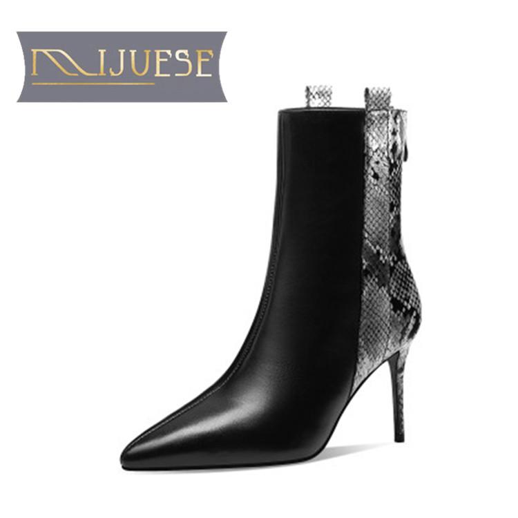 MLJUESE 2021 women Ankle boots Cow leather Winter short plush Pointed Toe Zipper Crocodile Grain High heels female boots size 40, White
MLJUESE 2021 women Ankle boots Cow leather Winter short plush Pointed Toe Zipper Crocodile Grain High heels female boots size 40, White