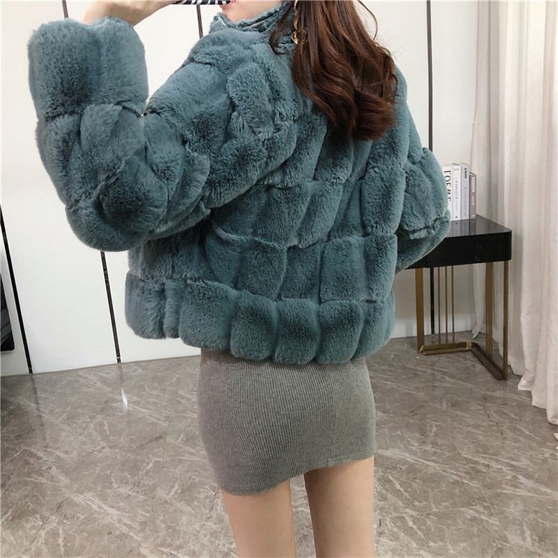 2021 New Women Luxury Rabbit Skin Jacket Fashion Winter Short Padded Fur Warm Coat 4JHK, Green.
2021 New Women Luxury Rabbit Skin Jacket Fashion Winter Short Padded Fur Warm Coat 4JHK, Green.