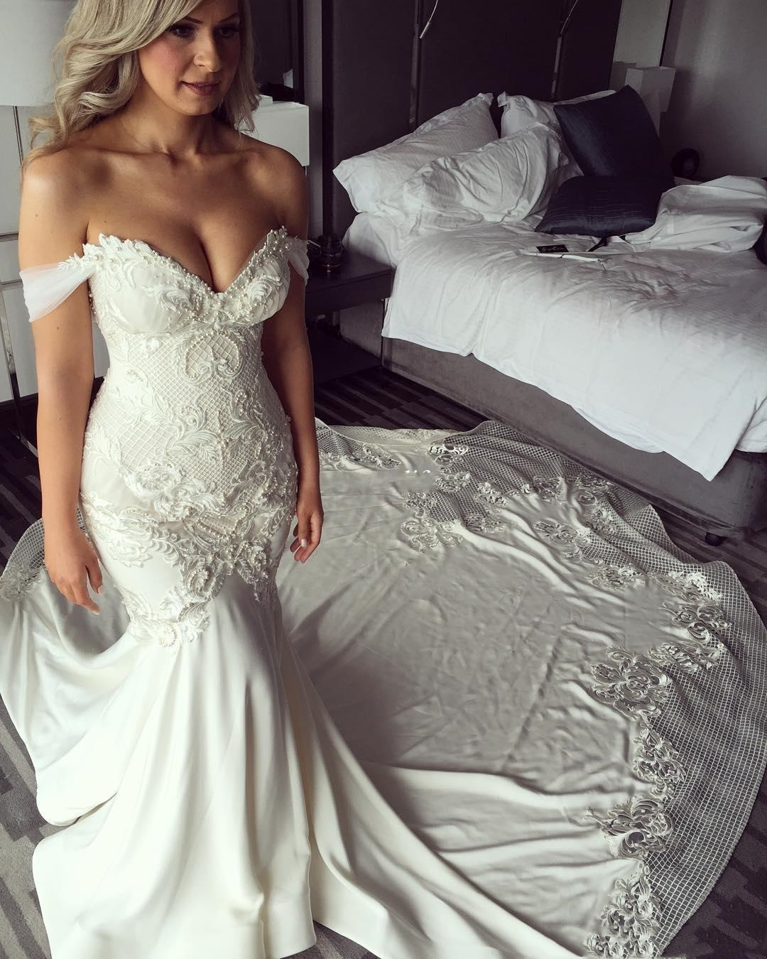 Sexy Long Train Mermaid Wedding Dresses Off The Shoulder Lace Appliques Pearls Beaded Backless Chapel Length Custom Plus Size Bridal Gowns
