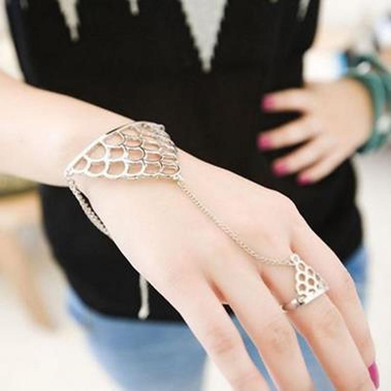 Trendy Hollow Fish Scales Triangle Bracelet With Finger Circle Fish Scale Hand Chain Bracelets For Women Xmas Anillo Con Pulsera
Trendy Hollow Fish Scales Triangle Bracelet With Finger Circle Fish Scale Hand Chain Bracelets For Women Xmas Anillo Con Pulsera