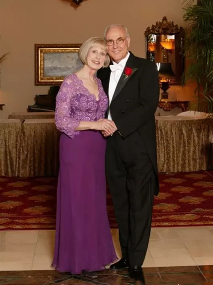 Elegant Purple Top Lace Mother of the Bride Dresses V Neck Long Mermaid Wedding Party Dress Formal Evening Gowns Plus Size Women Groom Mother's S