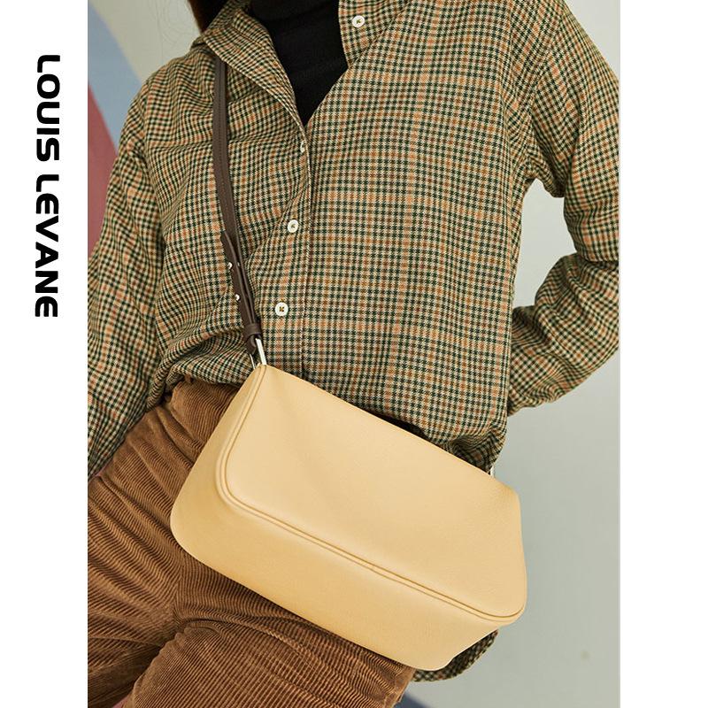 New Style Leather Women's Bag 2021 Spring Pillow Bag Genuine Cow Leather One Shoulder Crossbody Retro Litchi Street Trends, Black
New Style Leather Women's Bag 2021 Spring Pillow Bag Genuine Cow Leather One Shoulder Crossbody Retro Litchi Street Trends, Black