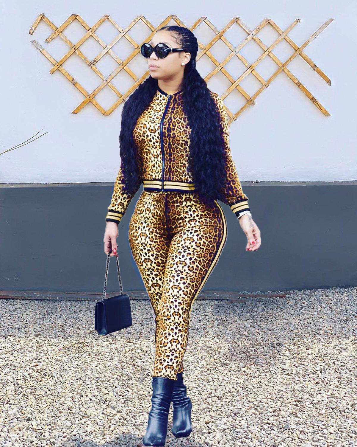 2021 The New New Classic Leopard Long Sleeve Set of Pieces Female Upper Garment and Casual Sweatshirt Sweatshirts Two Pcs Sportwear Uruf, Color photo
2021 The New New Classic Leopard Long Sleeve Set of Pieces Female Upper Garment and Casual Sweatshirt Sweatshirts Two Pcs Sportwear Uruf, Color photo