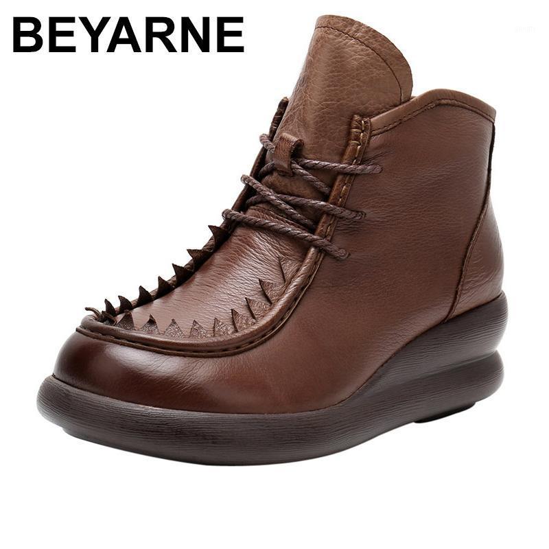 BEYARNE Handmade Boots Women Comfortable Autumn Genuine Leather Ankle Boots for Women Soft Wedges Platform Shoes Ladies E8471, Black
BEYARNE Handmade Boots Women Comfortable Autumn Genuine Leather Ankle Boots for Women Soft Wedges Platform Shoes Ladies E8471, Black