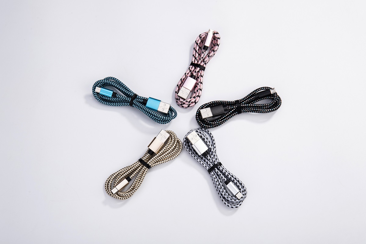 Android + double color lace pure copper cable, aluminum shell 110 piece of copper wire 2.4 A quick charge charging data line, Gold
Android + double color lace pure copper cable, aluminum shell 110 piece of copper wire 2.4 A quick charge charging data line, Gold