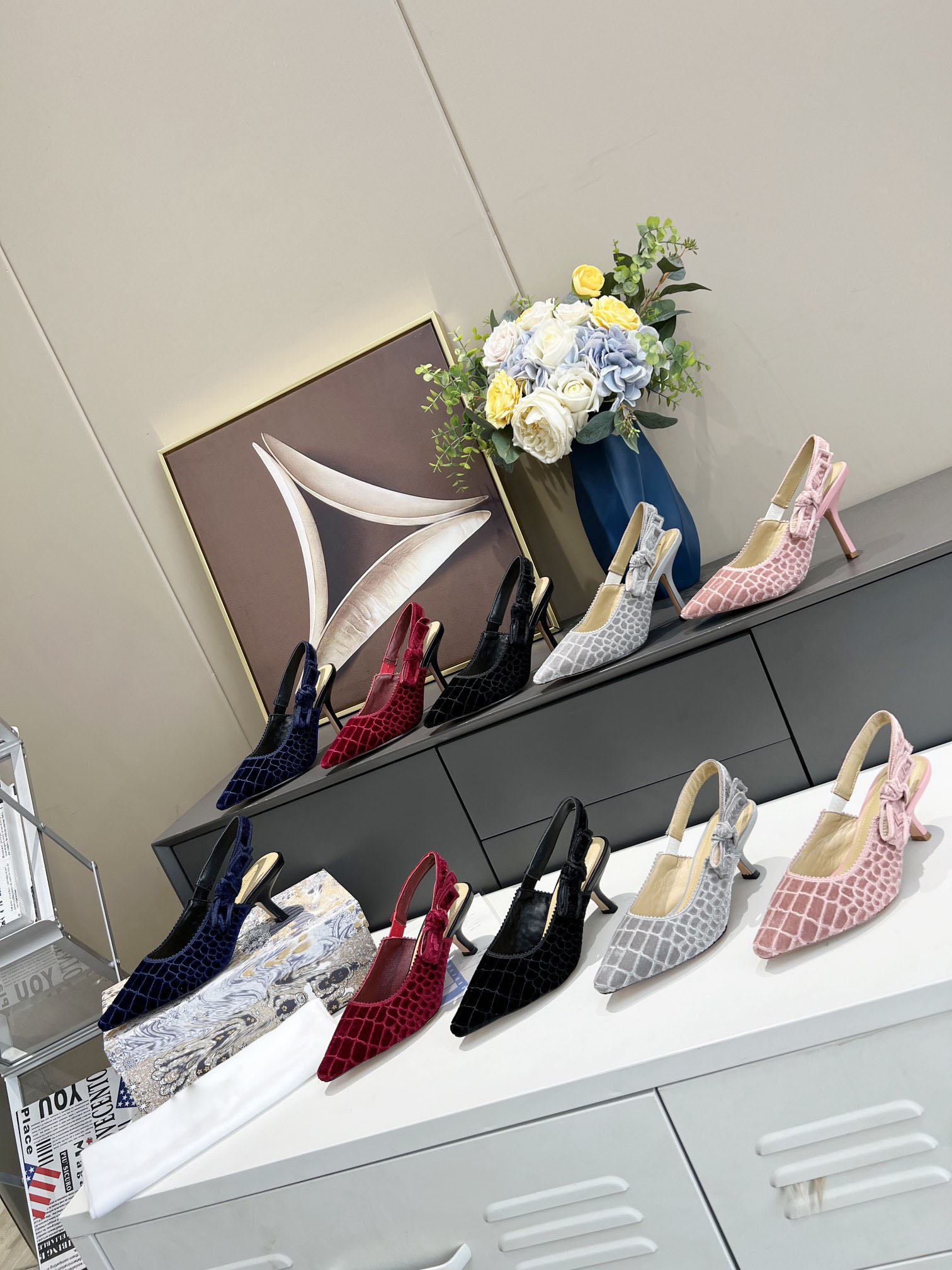 Elegant temperament sandals super high heel leather swan pattern crocodile leathers embroidery fashion casual highs heels sandalss high-end quality, Black
Elegant temperament sandals super high heel leather swan pattern crocodile leathers embroidery fashion casual highs heels sandalss high-end quality, Black