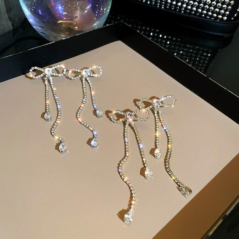Dangle & Chandelier Classic Shiny Rhinestone Crystal Bow Long Tassel Earrings For Women Girls Party Ear Accessories Fashion Oorbellen Brinco, Silver
Dangle & Chandelier Classic Shiny Rhinestone Crystal Bow Long Tassel Earrings For Women Girls Party Ear Accessories Fashion Oorbellen Brinco, Silver