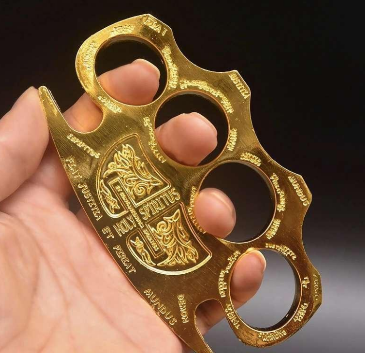 High Hardness Hell Detective Constantine Brass Knuckle Outdoor EDC tools Knuckles Duster Buckle Break window Self-Defense tool 69934
High Hardness Hell Detective Constantine Brass Knuckle Outdoor EDC tools Knuckles Duster Buckle Break window Self-Defense tool 69934