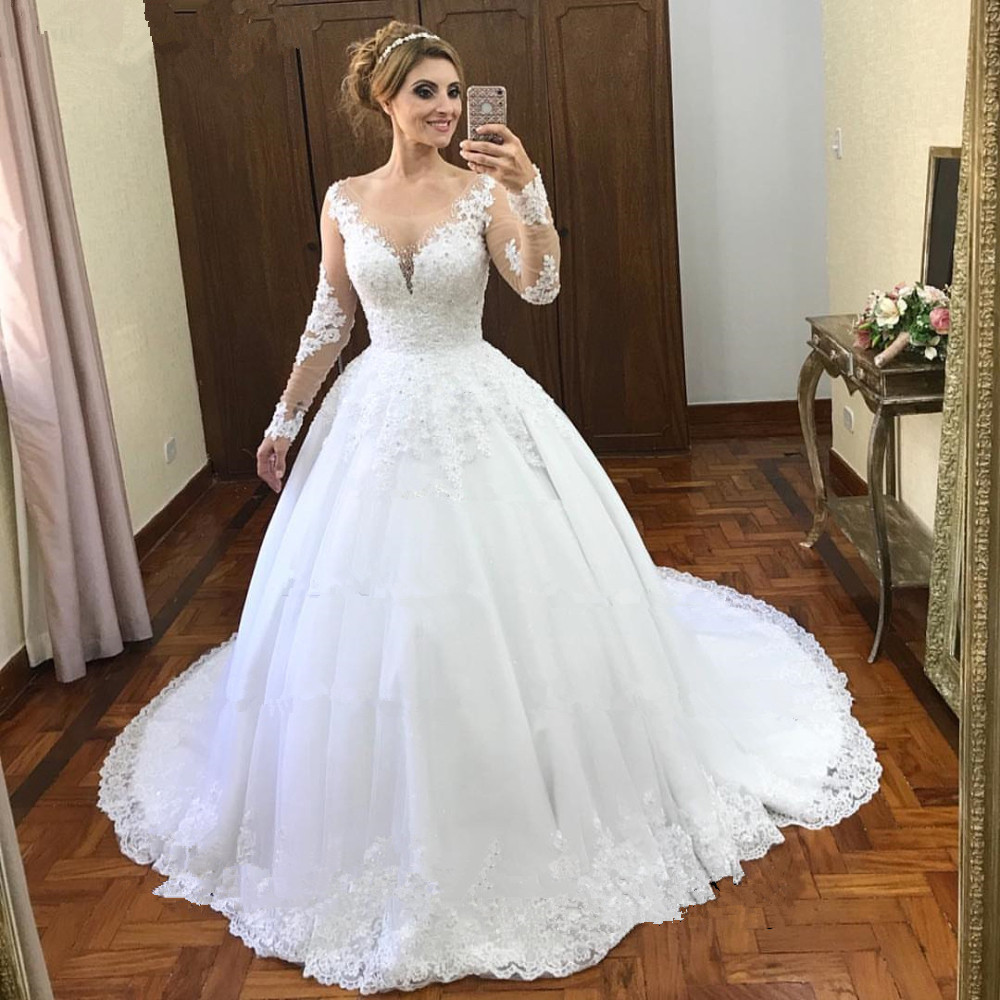 Gorgeous Garden White Ball Gown Wedding Dresses Long Sleeves Scoop Neck Appliques Lace Beaded Court Train Spring Bride Dress 2022 Formal Bridal Gowns