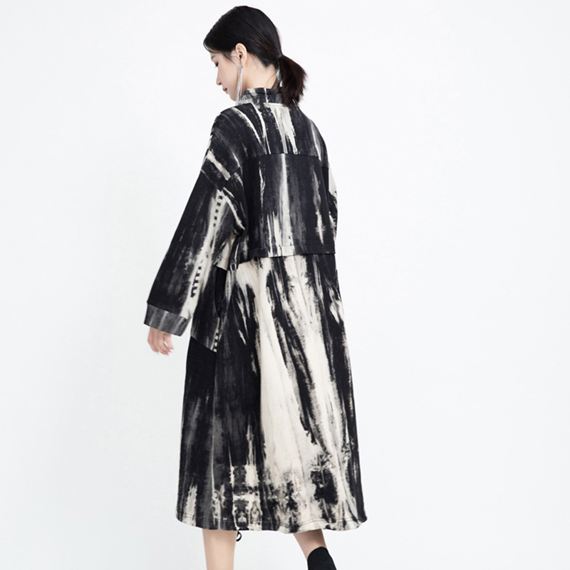 [EAM] Women Pattern Printed Big Size Long Trench New Stand Collar Long Sleeve Loose Fit Windbreaker Fashion Spring LJ201128