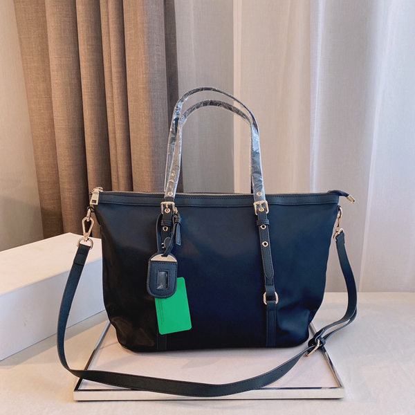 2021 Top quality nylon Totes women's fashion luxury classic retro brand designer shoulder bags large capacity bag size 34*13*28cm
2021 Top quality nylon Totes women's fashion luxury classic retro brand designer shoulder bags large capacity bag size 34*13*28cm