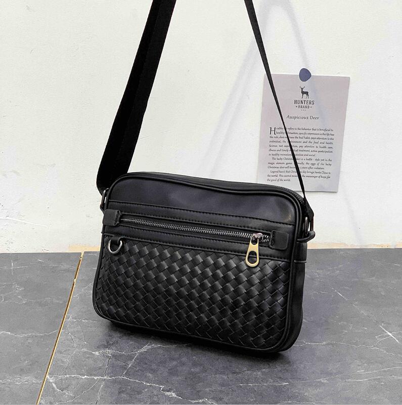 wholesale men handbag hand-woven fashion shoulder bag new minimalist atmospheric leather messenger bag street trend leather shoulder bag
wholesale men handbag hand-woven fashion shoulder bag new minimalist atmospheric leather messenger bag street trend leather shoulder bag