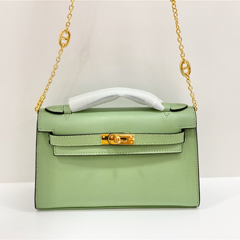 2021 High quality color leathers camera bags Calf material 22cm Single Shoulder Messenger phone Bag womens leather square totes, See chart 3
2021 High quality color leathers camera bags Calf material 22cm Single Shoulder Messenger phone Bag womens leather square totes, See chart 3
