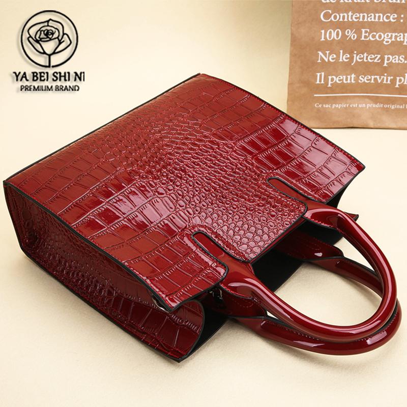 Retro Crossbody Bag For Ladies 2021 Leather Luxury Handbags Women Bags Designer Handbags High Quality Elegant Bags For Women, Black
Retro Crossbody Bag For Ladies 2021 Leather Luxury Handbags Women Bags Designer Handbags High Quality Elegant Bags For Women, Black